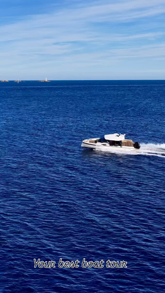 Maddalena last minute?
Book your best bout tour from Poltu Quatu